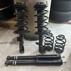 ① ヴォクシー80 ZS 純正サスペンションセット　新車外し 新車外し ZWR80W ZRR80W 80系 ノア ヴォクシー 純正
