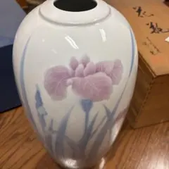 陶器製花瓶 薄紫色の花模様のサムネイル
