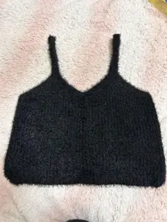 黒いVネックキャミソール