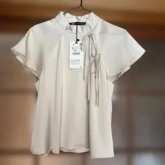 ZARAタグ付きベージュ フリル袖 シャツ Sサイズ