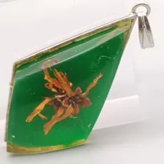 フラワー入りレジン ペンダントトップ 〜翡翠色の静寂〜