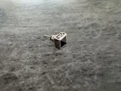 最終日値下げ　黒の立方体型ピアス(片耳用)