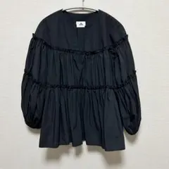 ABITOKYO アビトーキョー ギャザーティアードブラウス ブラックのサムネイル
