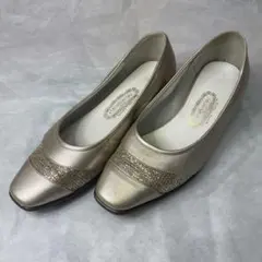 銀座ヨシノヤ　パンプス　サイズ21.5