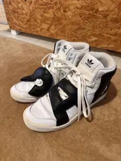 adidas ジェレミースコットホワイト 翼スニーカー adidas × JEREMY SCOTT ホワイト スニーカー 羽 - メルカリ