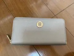 【TOMMY HILFIGER】長財布　シルバー