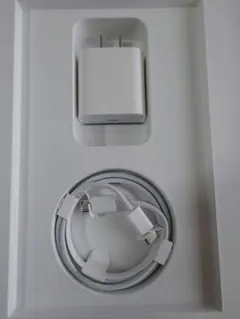 Apple純正　USB-C充電ケーブルと20W電源アダプタ