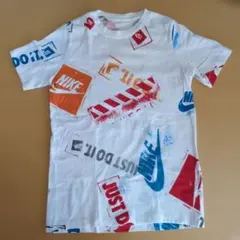 NIKE キッズ Tシャツ 総柄 ロゴプリント