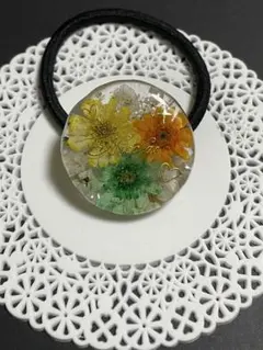 ハンドメイド レジン ヘアゴム マトリカリア グリーン No.45 - メルカリ