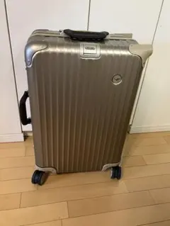 【新品未使用】RIMOWA ルフトハンザ　プライベートジェット64Lゴールドのサムネイル