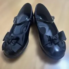 Y'S様専用☆コムサイズム　黒リボン付エナメル調　ワンストラップシューズ24㎝