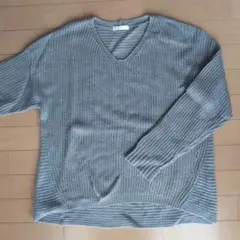 美品★DRESKIP グレー Vネックニット 長袖（ワールド）