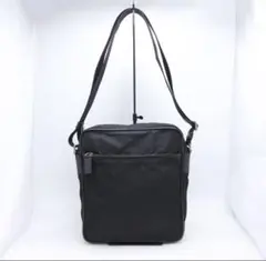 PRADA ショルダーバッグ　ナイロン　ブラック　三角ロゴプレート　外ポケット