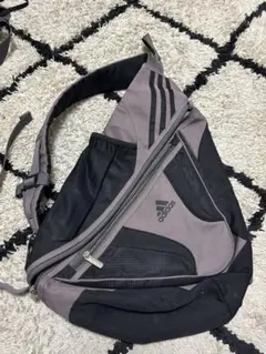 adidasワンショルダーバック　グレー、黒