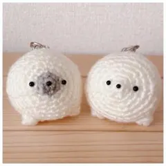 あざらしのあみぐるみ　2体セット　キーホルダー　ぬいぐるみ　かぎ編み