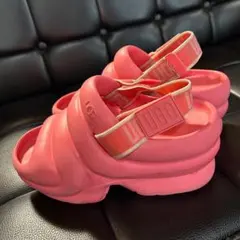 UGG ピンク厚底サンダル　Aww Yeah（アーイヤー）のサムネイル