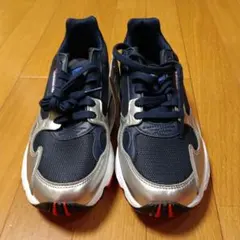 新品未使用　adidas　スニーカー
