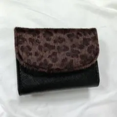 ヒョウ柄と黒の三つ折り財布　URBAN RESEARCHのサムネイル