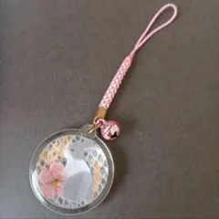 春を先取り✨️白蛇 抜け殻 金箔仕上げ　桜のうさぎ御守りキーホルダー