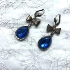 ヴィンテージブルードロップ型ピアス　揺れる大人かわいい