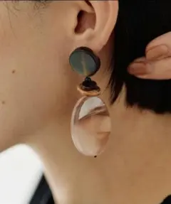 新品【ear PAPILLONNER】ニュアンスマーブルピアスのサムネイル