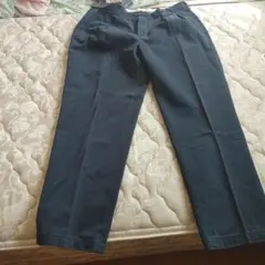 ネイビー チノパン