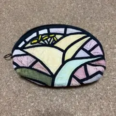 花と蜂の刺繍 キルティングポーチ
