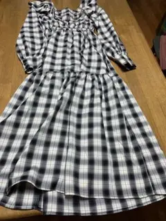 フリル付き黒白チェックロングワンピース