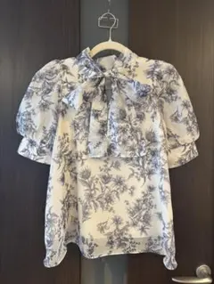 SNIDEL ボウタイブラウス 花柄 パフスリーブのサムネイル