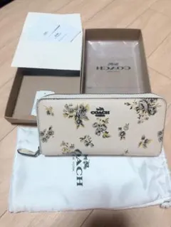 COACH 長財布 花柄 ホワイト ストラップ付 - メルカリ