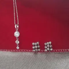 シルバー色 ネックレスとイヤリングセット