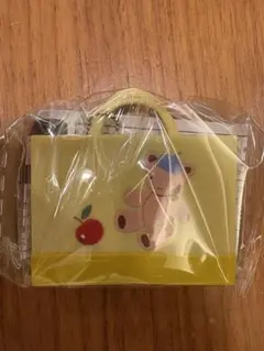 ☆新品未開封☆ファミリア　カプセルトイ　ガチャガチャ　黄色　くまちゃん　りんご