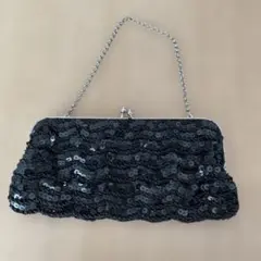 黒いスパンコールクラッチバッグ