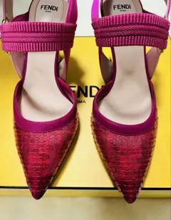 未使用 FENDI ピンク&ゴールド ポインテッドトゥパンプス 36のサムネイル