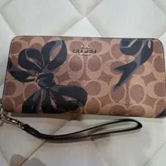 最終お値下げ新品、未使用COACH 花柄 長財布