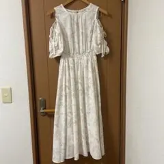 オフショルダー フローラルワンピース