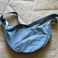 UNIQLO ショルダーバッグ ライトブルー　ラウンドミニ