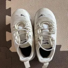 NIKE AIR MAX AXIS スニーカー　ホワイト 13cm