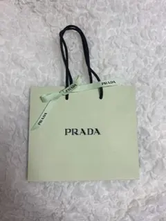 PRADA ショッパー紙袋　リボン付き