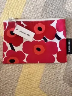 マリメッコ　ポーチ　フラットポーチ　ウニッコ　レッド　新品