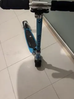 m-icro 青いキックボード