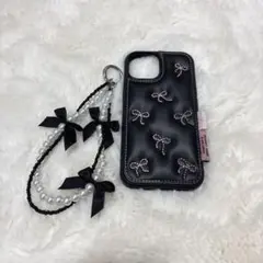 リボン刺繍ブラックiPhone15ケースとストラップ