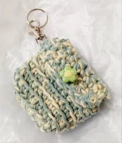 ハンドメイド　緑色と黄色い　小さなポーチのキーホルダー