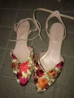 花柄刺繍パンプスのサムネイル