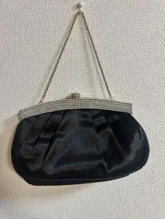 ビジュー付き黒サテンクラッチバッグ