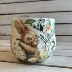 Flowerさまプラスチック取手付鉢 たまごを抱いたうさぎさん ひまわりと紫陽花 Flowerさまプラスチック取手付鉢 たまごを抱いたうさぎさん ひまわりと