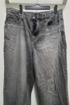 グレー ストレートデニムパンツ