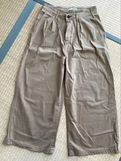 ベージュ ワイドパンツ