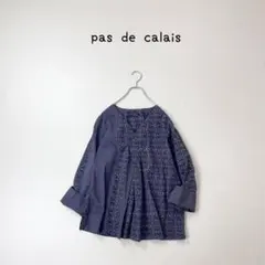 pas de calaisパドカレ レーヨンデシンプリントブラウス 冷房対策長袖 