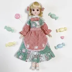 139 ハンドメイド服 猫ちゃんワンピエプロン付き リカちゃんサイズ